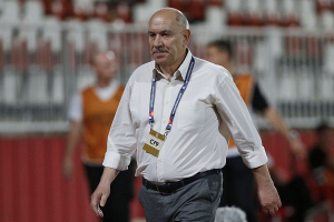 Главный тренер сборной Беларуси по футболу заявил, что не обращает внимания на разговоры о своей отставке