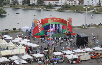  В День Независимости караоке-батл «Белая Русь» — поет Беларусь!» прошел у Дворца спорта в Минске