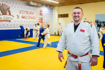 Посмотрели, как занимается с юными талантами единственный в Беларуси олимпийский чемпион по дзюдо
