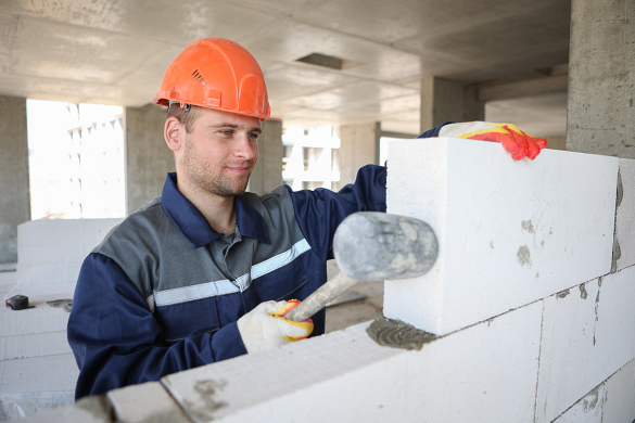 Уважаемая во все времена профессия — Лукашенко поздравил работников и ветеранов строительного комплекса