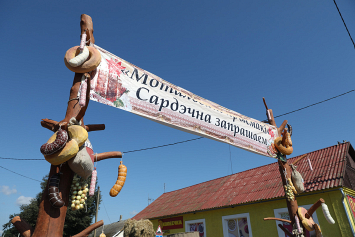 Фестиваль «Мотальскія прысмакі» собрал гурманов из разных регионов страны за 50-метровым столом дружбы