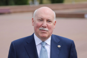 Лукашенко поздравил Государственного секретаря Союзного государства Дмитрия Мезенцева с днем рождения