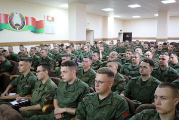 На базе 60-го полка связи проходит сбор с выпускниками Военной академии и военных факультетов