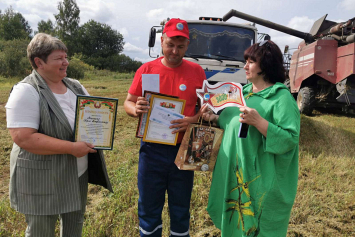 Профсоюзы АПК продолжают чествовать передовиков жатвы Могилевской области