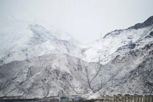 В тибетских горах погибли два альпиниста из-за схода снежной лавины  