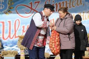 В Щучине прошла сельскохозяйственная ярмарка, самые фартовые покупатели почти даром отхватывали кур и петухов