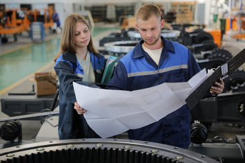 Кохановский экскаваторный завод привлекает молодых специалистов и выходит на новый этап развития
