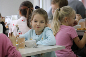 Узнали, чем дополнят меню школьных столовых в Минске во второй четверти
