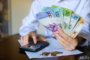 Жители Беларуси в октябре продолжали наращивать сбережения в национальной валюте