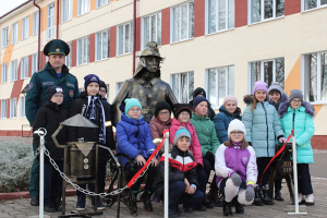 В Мстиславле открылся арт-объект МЧС «Под защитой спасателей»