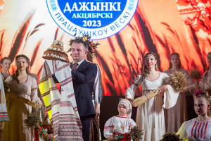 На «Дажынках-2023» в Октябрьском чествовали лучших хлеборобов Гомельской области