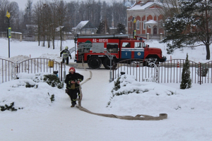 В Глуске спасатели отработали совместные действия с работниками местной гимназии в случае возникновения пожара