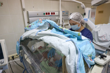 В роддоме Минской области спасают малышей весом меньше килограмма с дыхательными и сердечными проблемами