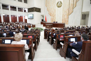  Парламентарии одобрили поправки в законопроект о госрегулировании торговли и общественного питания