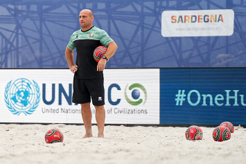 Главный тренер сборной Беларуси по пляжному футболу называет нашу страну вторым домом, а себя — бульбашом