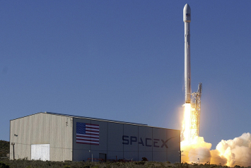 Компания SpaceX успешно запустила ракету-носитель Falcon Heavy с беспилотным космопланом X-37B
