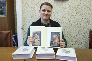 По новогодней коллекции открыток Славяны Шамякиной можно изучать историю