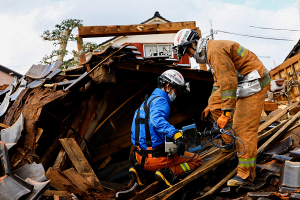 В Японии в районе землетрясений пропавшими без вести числятся 80 человек