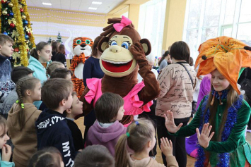 Областной новогодний благотворительный праздник в Могилеве собрал детей из региона и ЛНР
