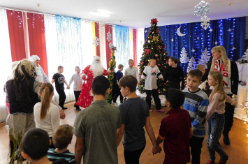 Активисты РОО «Белая Русь» поздравили воспитанников социально-педагогического центра в Бобруйске