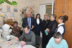 Андрейченко во время визита в Глубокский дом-интернат отметил: самое главное — в нашей стране обеспечен мир