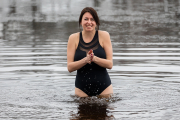 Боялась замерзнуть, а в итоге перегрелась. Наш корреспондент не дождалась Крещения и нырнула в реку