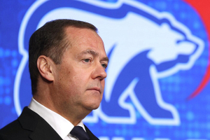 Медведев адресовал Великобритании предупреждение о последствиях размещения войск на территории Украины