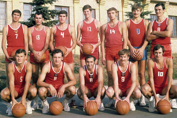 Из состава сборной СССР по баскетболу, победившей в финале Игр-1972 команду США, в живых остались двое