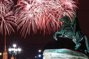 В Санкт-Петербурге запустили праздничный салют в честь 80-летия снятия блокады Ленинграда