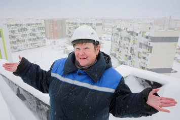 Машинист башенного крана Ирина Глебко уже 40 лет работает на стройках Новополоцка