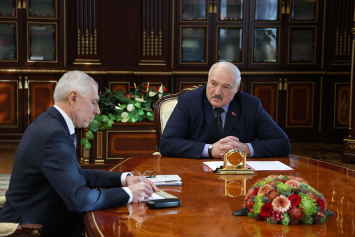 Лукашенко рассмотрел кадровые вопросы и принял с докладом управляющего делами Президента