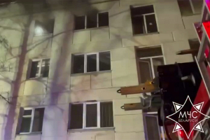 Подразделения МЧС ликвидировали пожар в столичном общежитии 