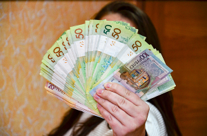 Белорусы стали больше зарабатывать и тратить