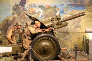 История одного экспоната: Иван Самбук во главе расчета гаубицы М-30 прошел с боями от Москвы до Праги