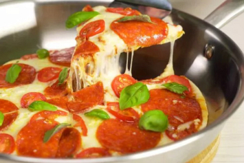 Кулинарный блогер поделился рецептом приготовления ароматной итальянской пиццы на сковороде