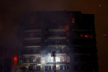В результате сильнейшего пожара в испанском многоквартирном доме погибли четыре человека
