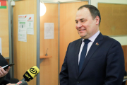  Головченко: важно обеспечить обратную связь с избирателями и помогать им в решении вопросов, которые волнуют людей на местах