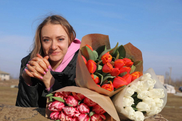 Выгоден ли бизнес на цветах и что дарит жене на 8 Марта тюльпановый фермер