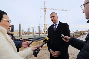  Посол Беларуси в РФ Дмитрий Крутой лично проверил, как строится «белорусская» школа в Суздале