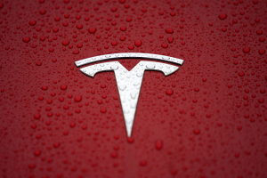 Tesla и ее конкуренты получили «низкие баллы» за технологии автоматизированного вождения