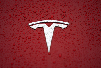 Tesla и ее конкуренты получили «низкие баллы» за технологии автоматизированного вождения