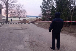 Авиационную бомбу времен войны, найденную в центре Новолукомля, обезвредили