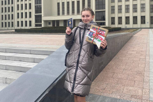 Школьнице из Осиповичей вручил паспорт Председатель Центральной избирательной комиссии