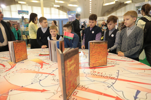 Издатели из Китая, Египта, Ирана и многих других стран привезли литературу на Минскую книжную выставку-ярмарку
