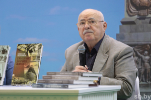 Народный писатель Николай Чергинец презентовал на Минской книжной выставке-ярмарке свои мемуары