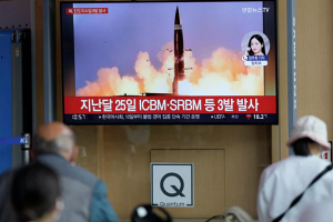 СМИ: две ракеты Северной Кореи упали вне исключительной экономической зоны Японии