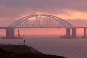 На Крымском мосту временно перекрыто движение транспорта