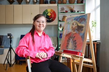 Что рисует Софья Коляда – художница с синдромом Дауна