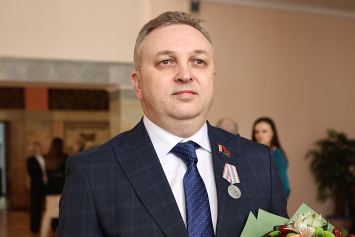Комаровский: депутаты принимают законопроекты, направленные на укрепление суверенитета и независимости страны