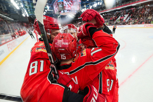 «Автомобилист» одержал третью победу над СКА в четвертьфинальной серии плей-офф КХЛ